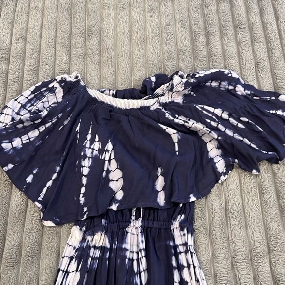 Off the Shoulder Maxi Dress - Picture 3 of 8